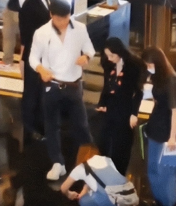 助理工作辛苦_艺人对待助理的态度_娱乐圈水太深了