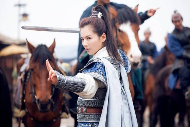 女明星穿盔甲_古装剧女将军_女明星穿铠甲
