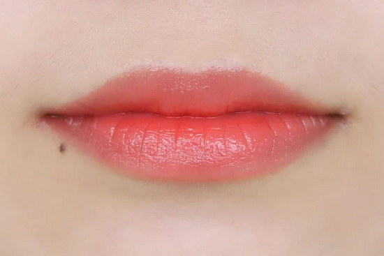 雅诗兰黛569号口红显白测评_ysl蜜桃色6696_YSL1966吸烟装口红色号试色