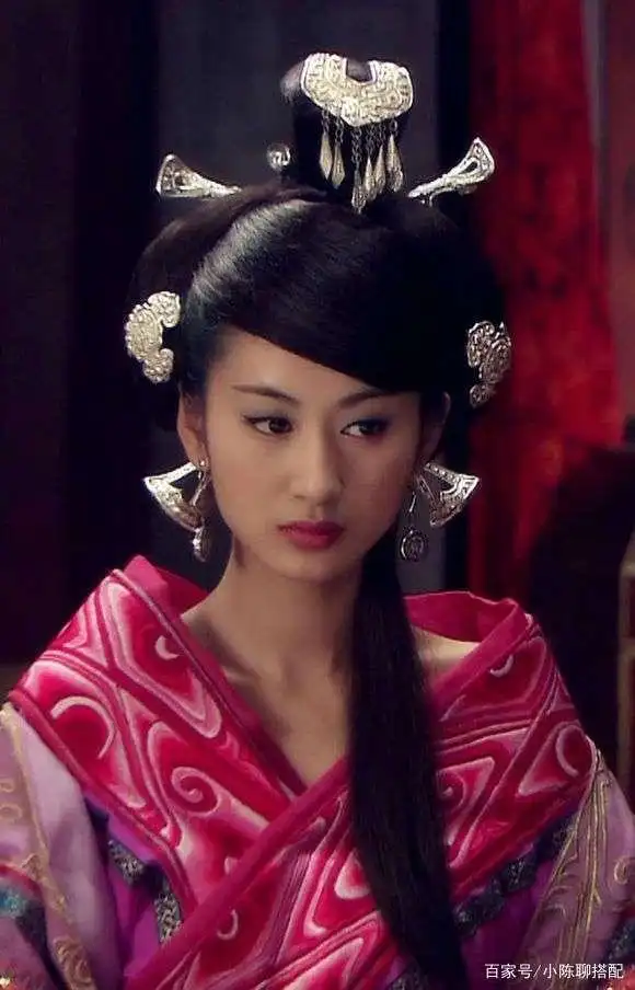 长脸女星妆容技巧_长脸女人如何变美_长方形脸女明星